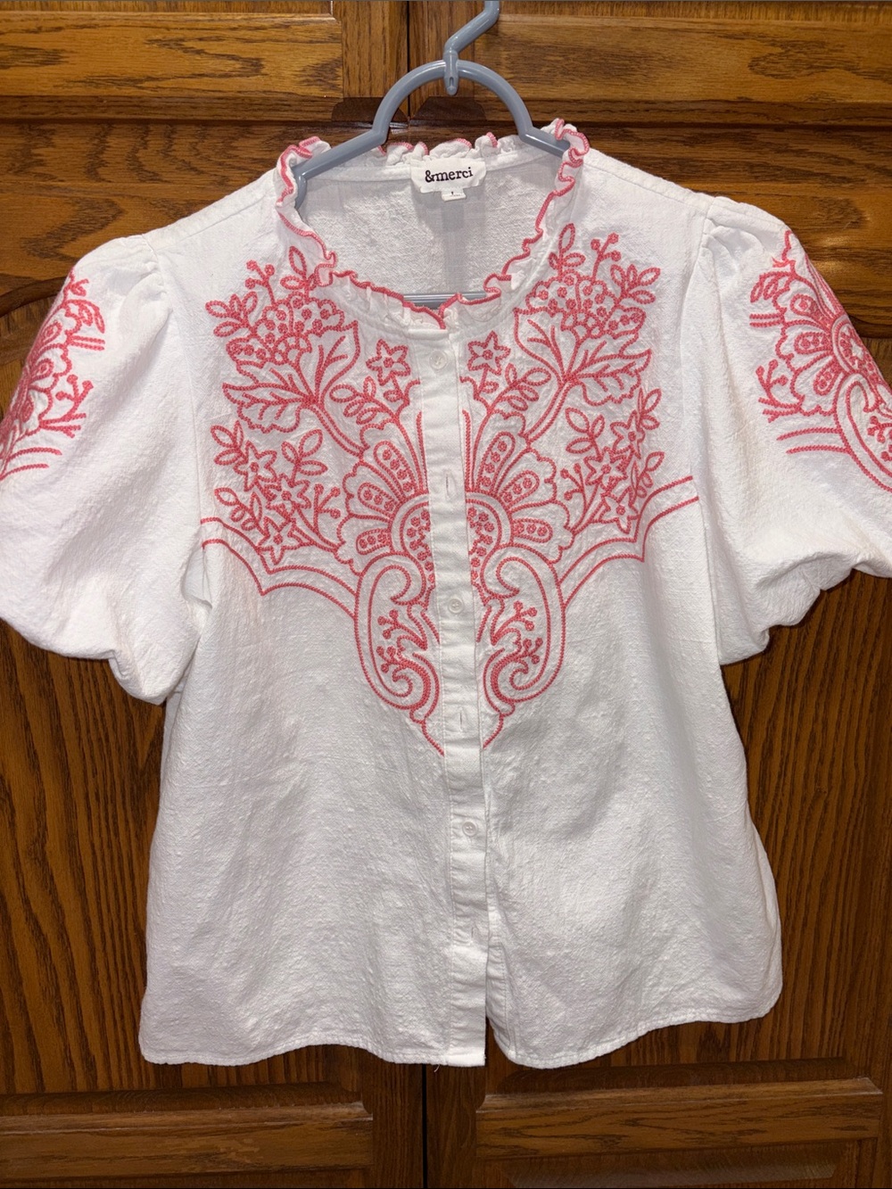 &merci White Button-Up Top with Pink Embroidery